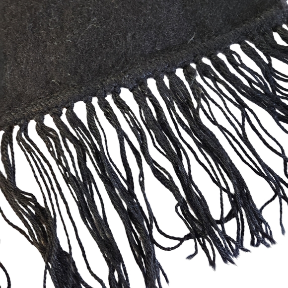 ALPACA CAMARGO alpaca wool fringed scarf in black made in Peru - Picture 3 of 8